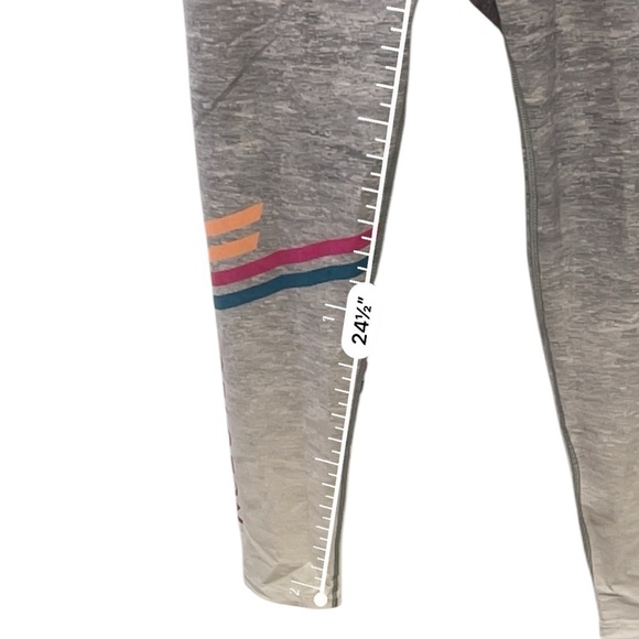 Peloton grey sparkle and striped leggings leggings 7/8 length size medium - Picture 10 of 10